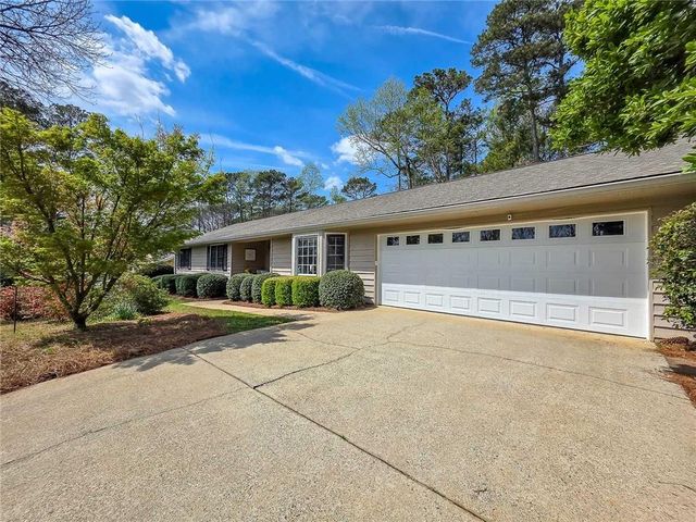 4093 Deerbrook Way SW, Lilburn, GA 30047