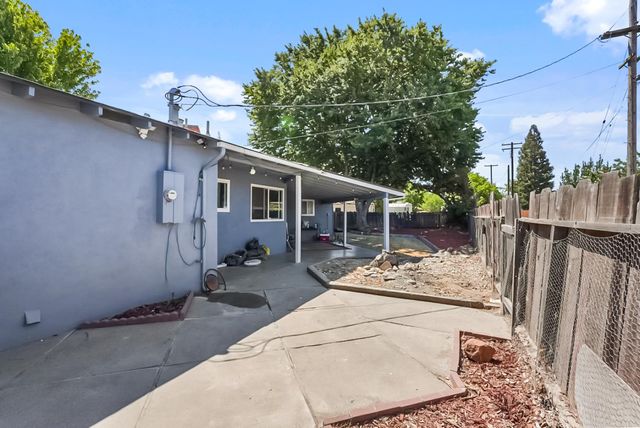 904 Tahoe Dr, Modesto, CA 95350