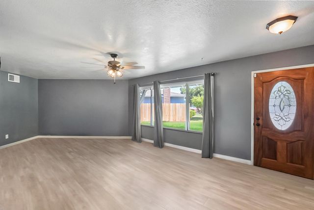 904 Tahoe Dr, Modesto, CA 95350