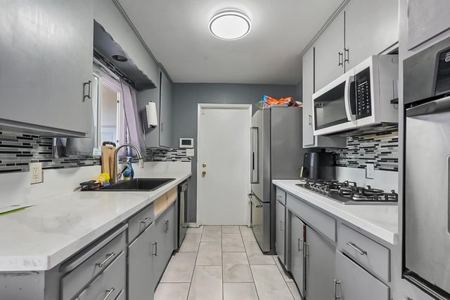 904 Tahoe Dr, Modesto, CA 95350