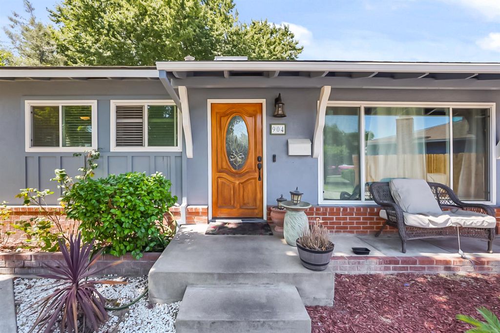 904 Tahoe Dr, Modesto, CA 95350