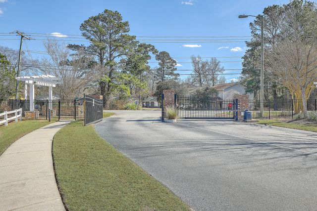213 Hemingway Circle, Summerville, SC 29483