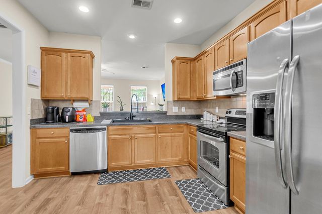 213 Hemingway Circle, Summerville, SC 29483