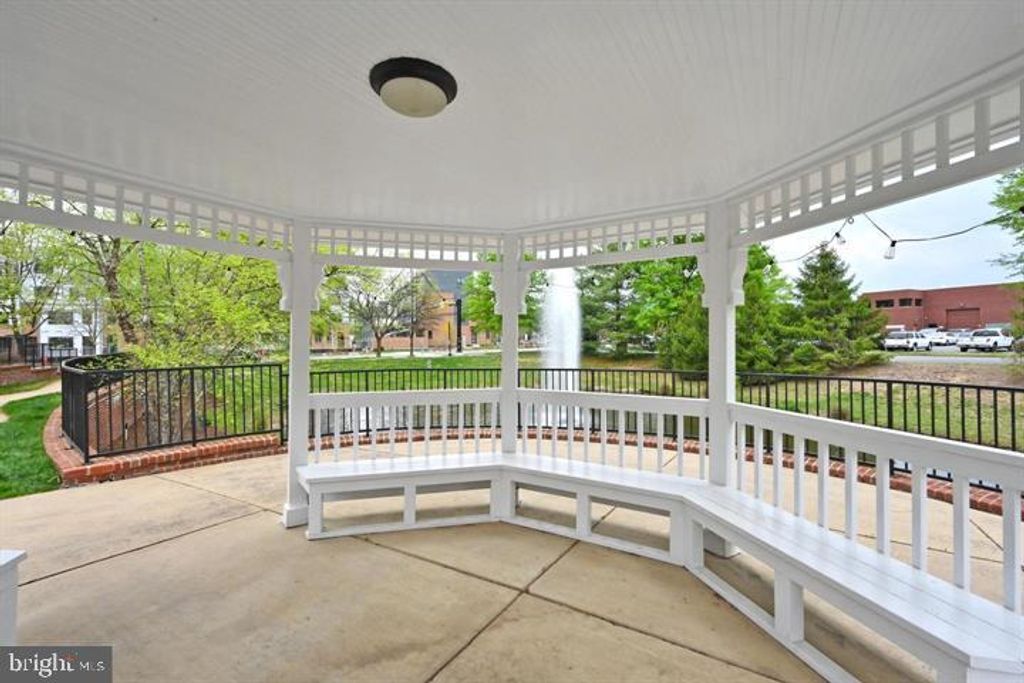 4870 EISENHOWER AVE #203, Alexandria, VA 22304