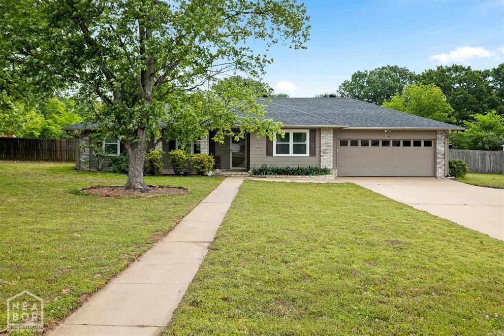 5700 Southview Drive, Jonesboro, AR 72404