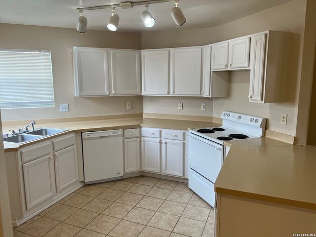 9642 SEKULA DR, San Antonio, TX 78250