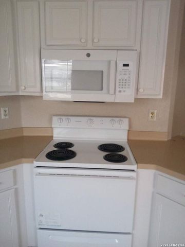 9642 SEKULA DR, San Antonio, TX 78250