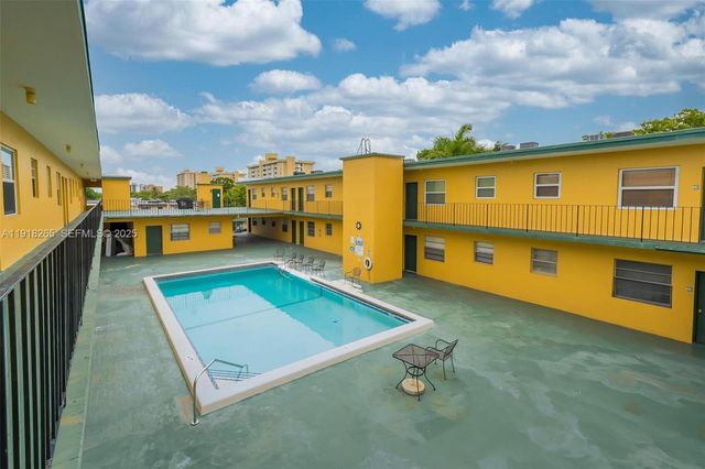 1975 NE 135th St 3F, North Miami, FL 33181