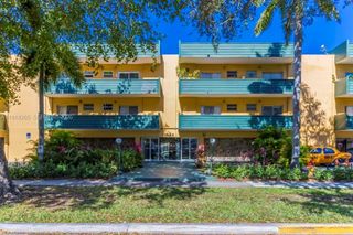 1975 NE 135th St 3F, North Miami, FL 33181