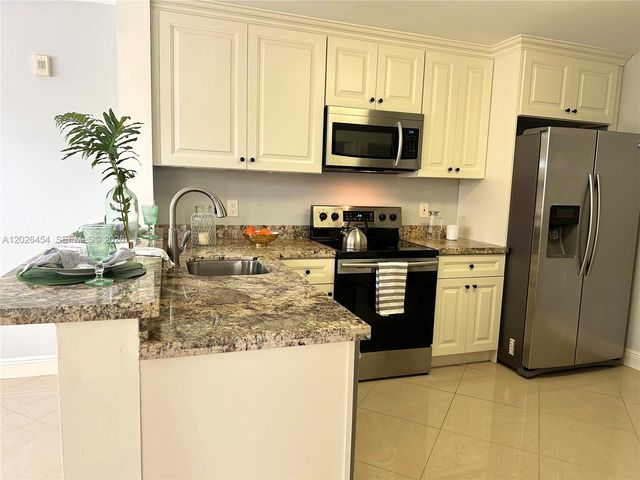 10141 W Sunrise Boulevard 203, Plantation, FL 33322