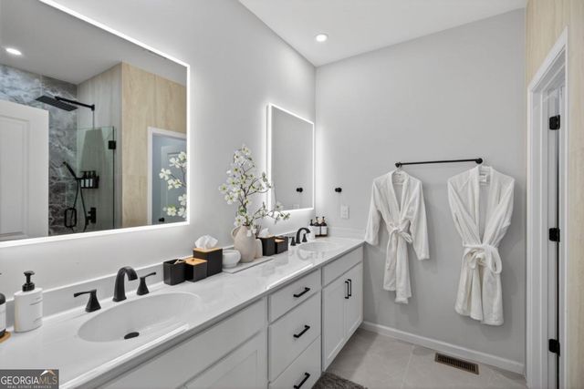 1445 Creekside Circle, Atlanta, GA 30318