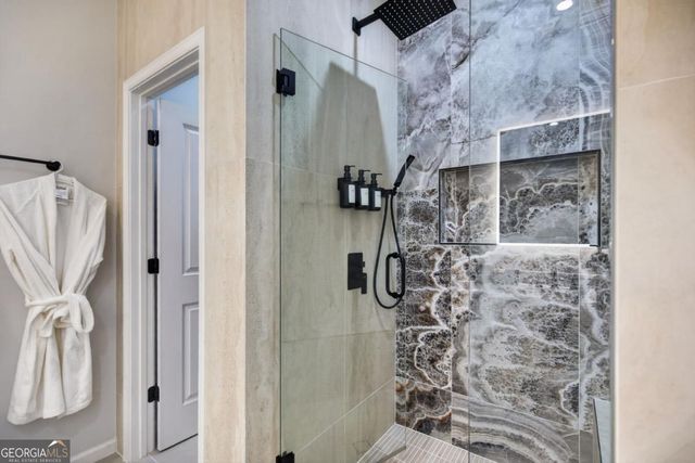 1445 Creekside Circle, Atlanta, GA 30318