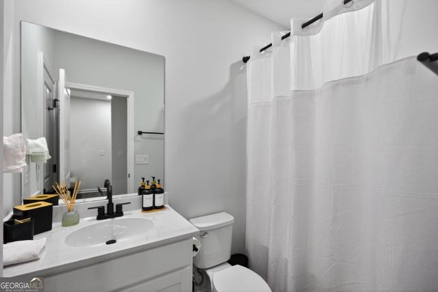 1445 Creekside Circle, Atlanta, GA 30318