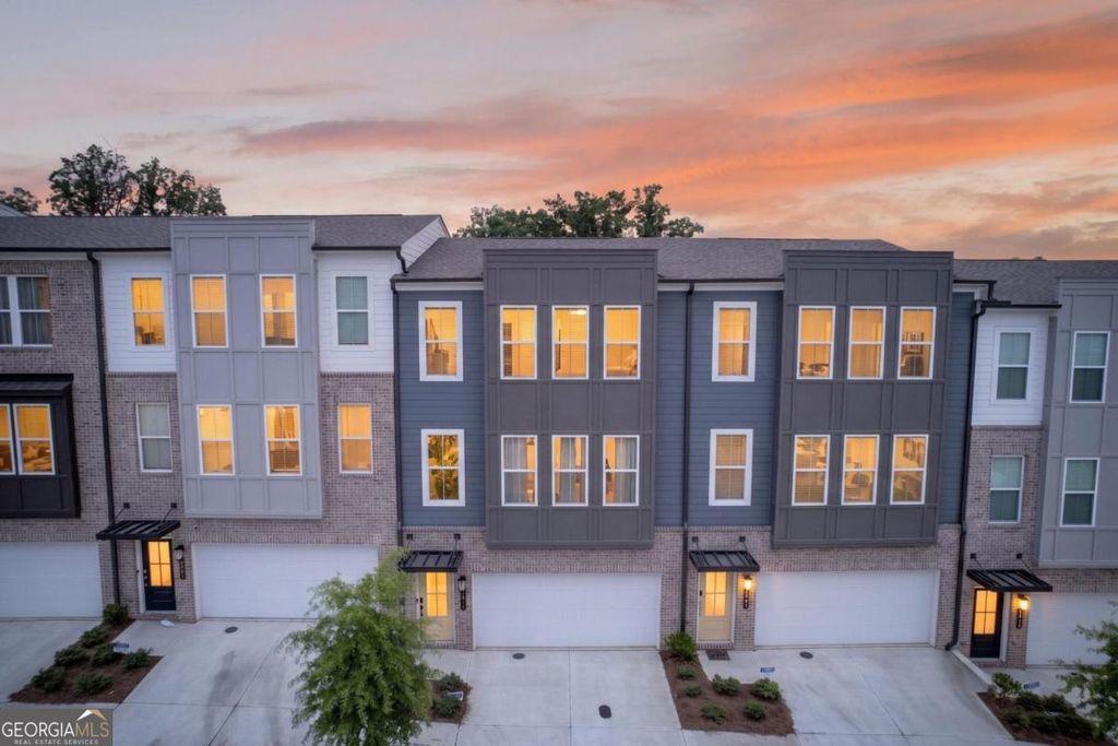 1445 Creekside Circle, Atlanta, GA 30318