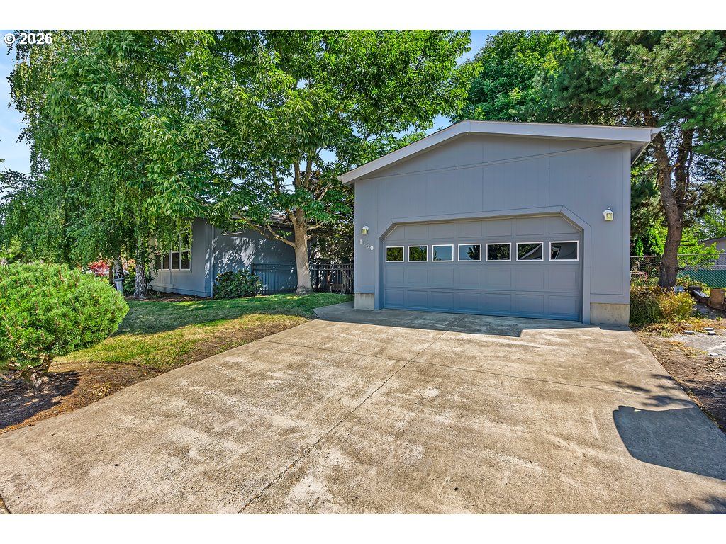 Image 1 of property listing at 1150 Sw MARIE Dr, Mc Minnville, OR 97128