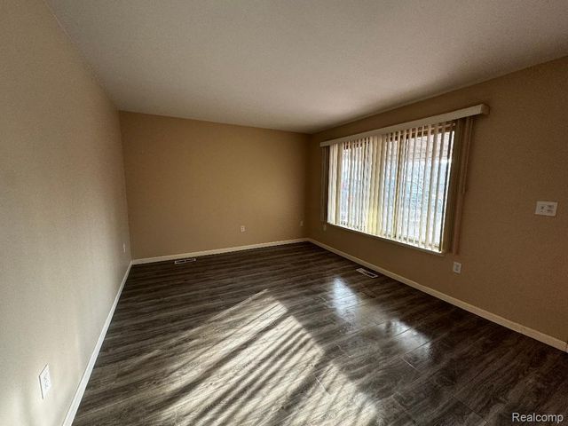 15721 Harrison, Romulus, MI 48174