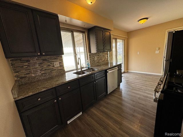 15721 Harrison, Romulus, MI 48174