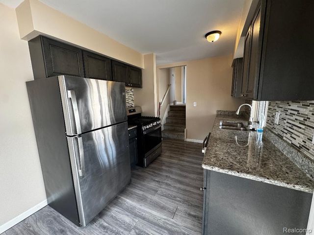 15721 Harrison, Romulus, MI 48174