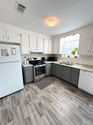 854 Amberway Dr, Pensacola, FL 32506