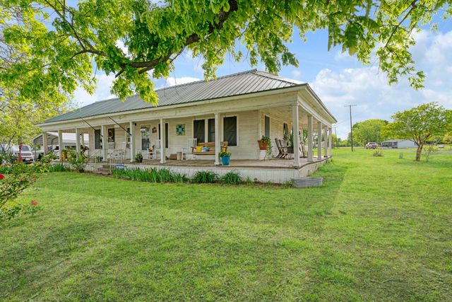 25099 Farm Road 137, Petty, TX 75470