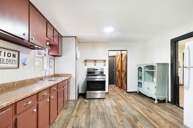 25099 Farm Road 137, Petty, TX 75470
