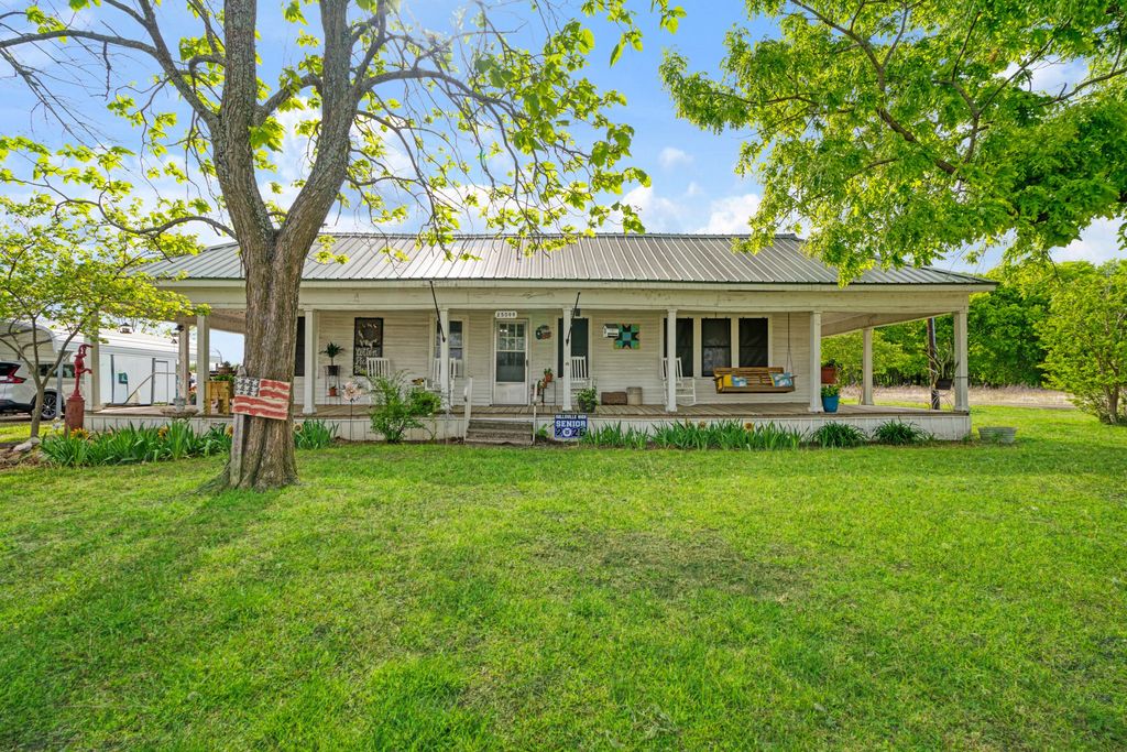 25099 Farm Road 137, Petty, TX 75470