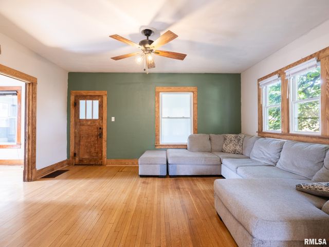 806 PEORIA Street, Washington, IL 61571