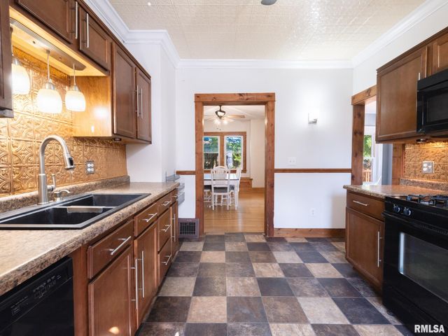 806 PEORIA Street, Washington, IL 61571