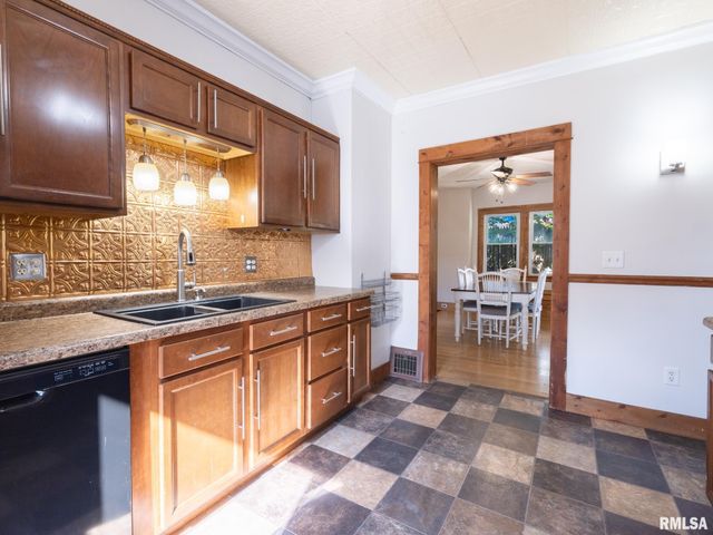 806 PEORIA Street, Washington, IL 61571