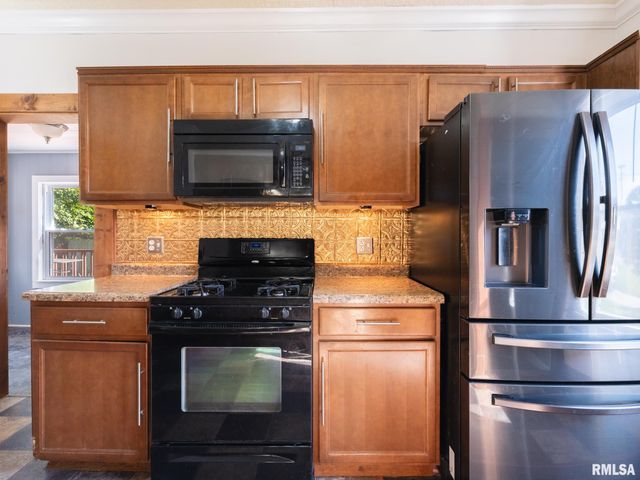 806 PEORIA Street, Washington, IL 61571