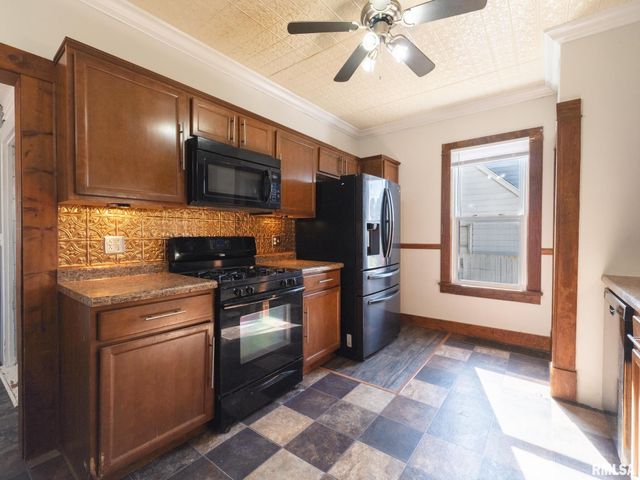 806 PEORIA Street, Washington, IL 61571