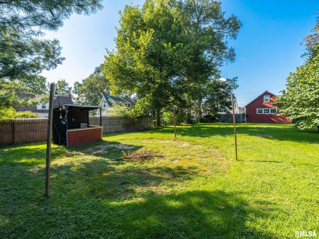 806 PEORIA Street, Washington, IL 61571