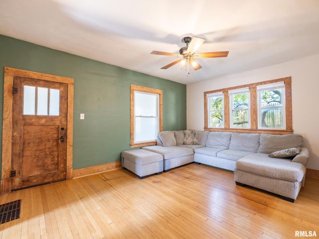 806 PEORIA Street, Washington, IL 61571