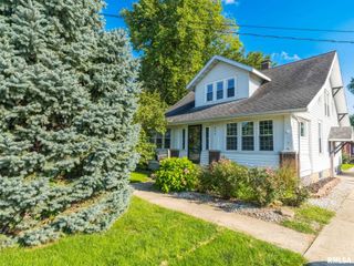 806 PEORIA Street, Washington, IL 61571