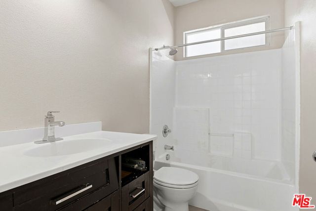 3896 Manquelo Court, Perris, CA 92571
