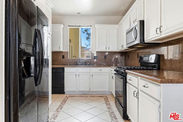 3896 Manquelo Court, Perris, CA 92571