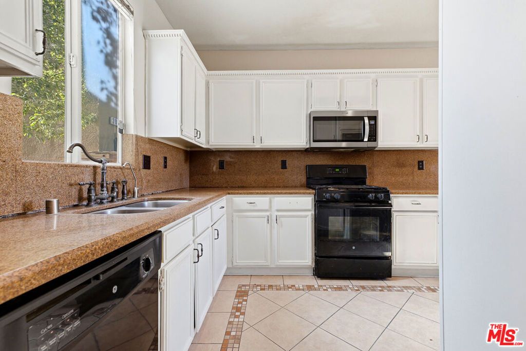 3896 Manquelo Court, Perris, CA 92571 — photo 4