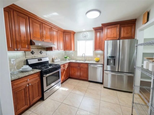 726 S Halladay Street, Santa Ana, CA 92701