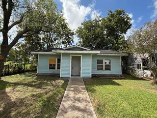 215 S Avenue D, Freeport, TX 77541