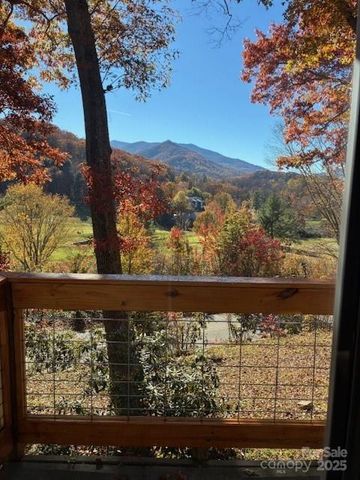 28 Wake Street, Waynesville, NC 28786