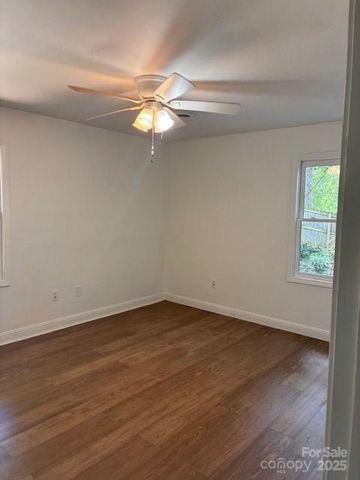 28 Wake Street, Waynesville, NC 28786