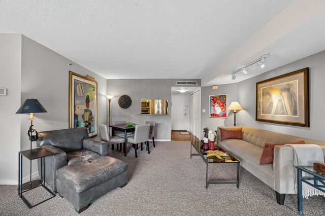 10 Stewart Place 3FE, White Plains, NY 10603