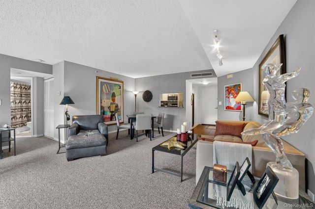 10 Stewart Place 3FE, White Plains, NY 10603