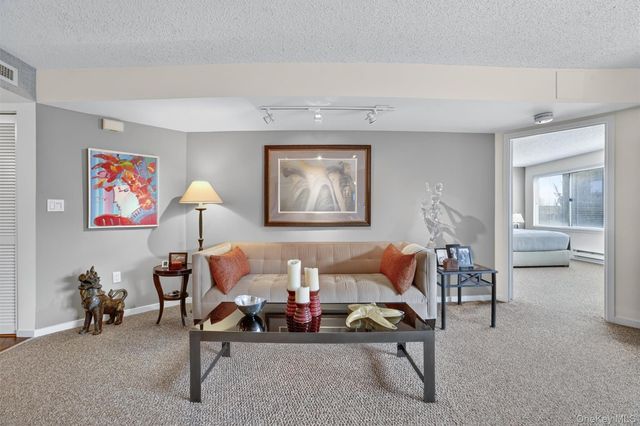 10 Stewart Place 3FE, White Plains, NY 10603