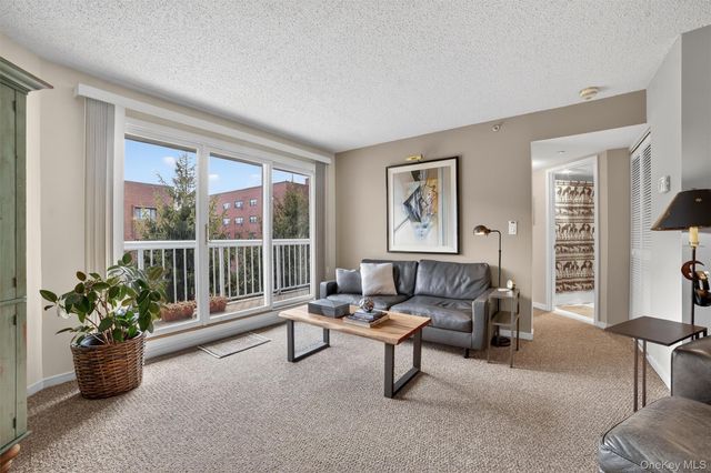 10 Stewart Place 3FE, White Plains, NY 10603