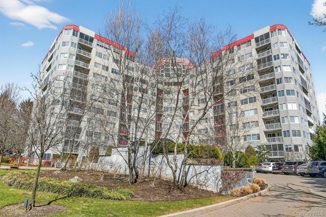 10 Stewart Place 3FE, White Plains, NY 10603