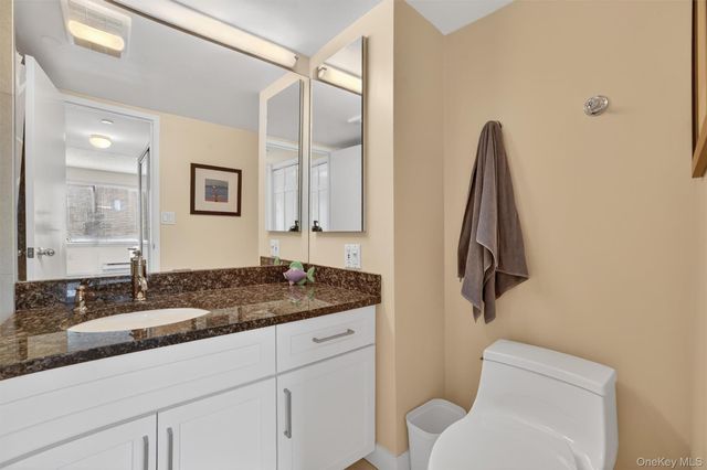 10 Stewart Place 3FE, White Plains, NY 10603