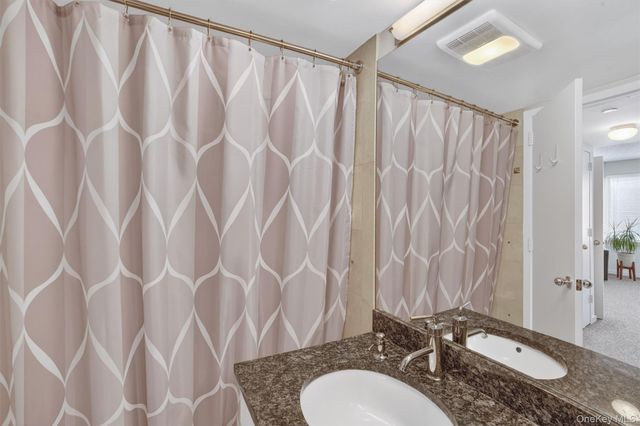 10 Stewart Place 3FE, White Plains, NY 10603