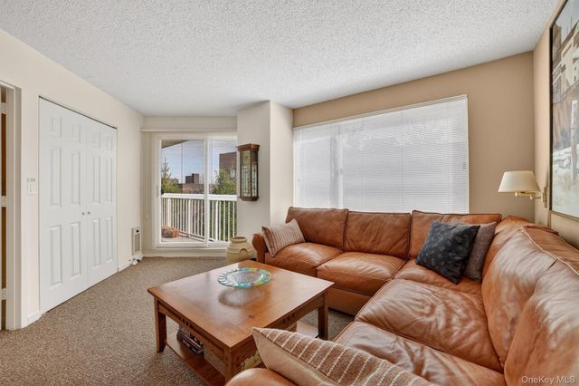 10 Stewart Place 3FE, White Plains, NY 10603