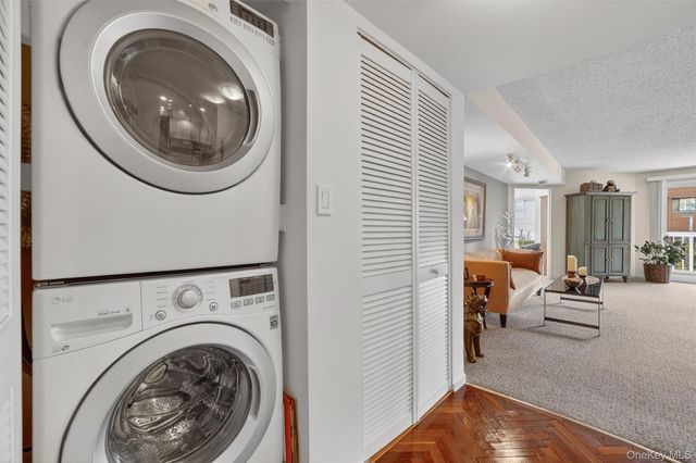 10 Stewart Place 3FE, White Plains, NY 10603